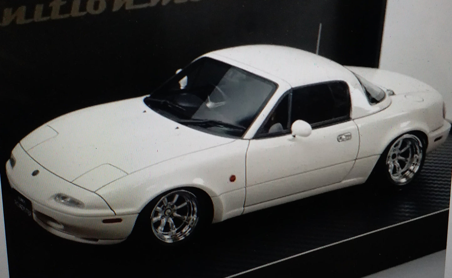 Ignition Model 1:18 IG0663 Eunos Roadster (NA)White