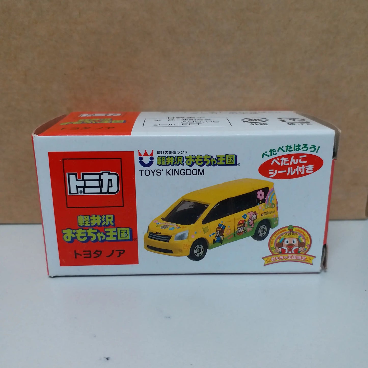 Tomica Toys' Kingdom Toyota Noah 1:64 Scale