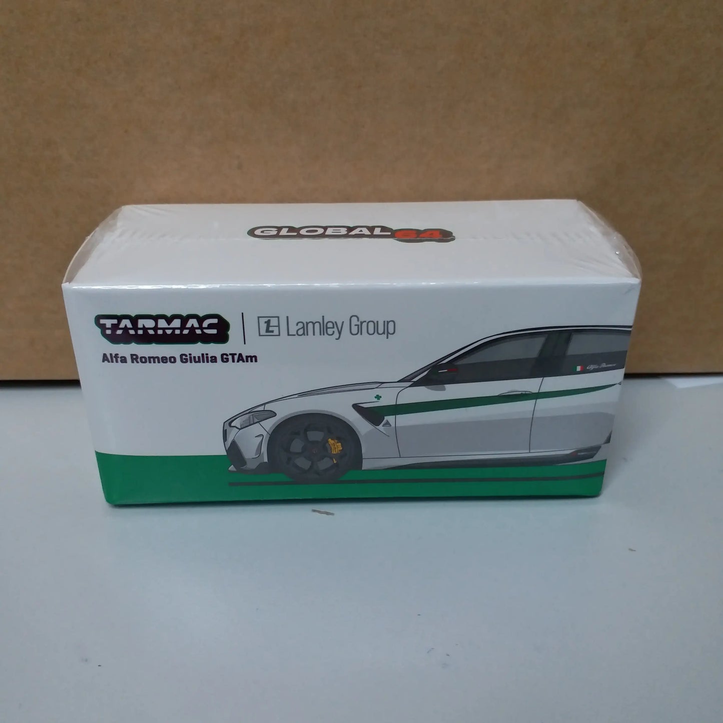 Tarmac Works 1:64 Alfa Romeo Giulia GTAm White / Green