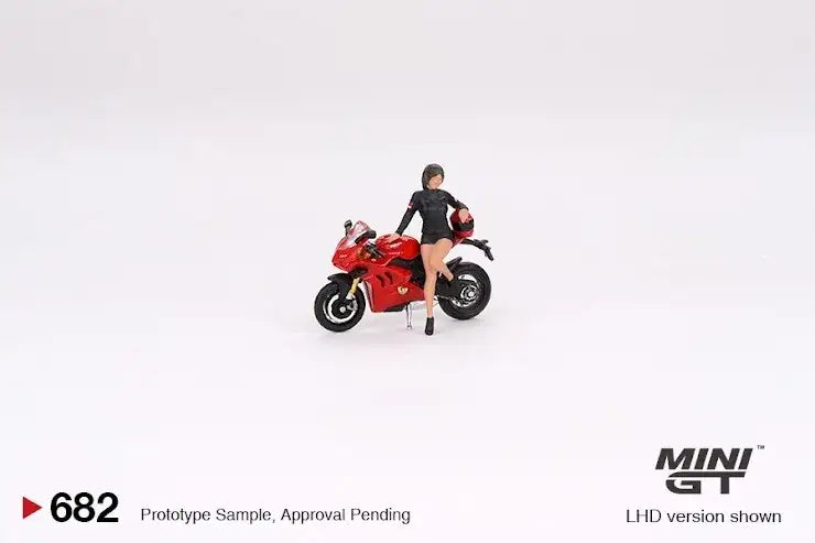 Mini GT Mini GT #682 1:64 Ducati Panigale V4 S w/ Ducati Girl