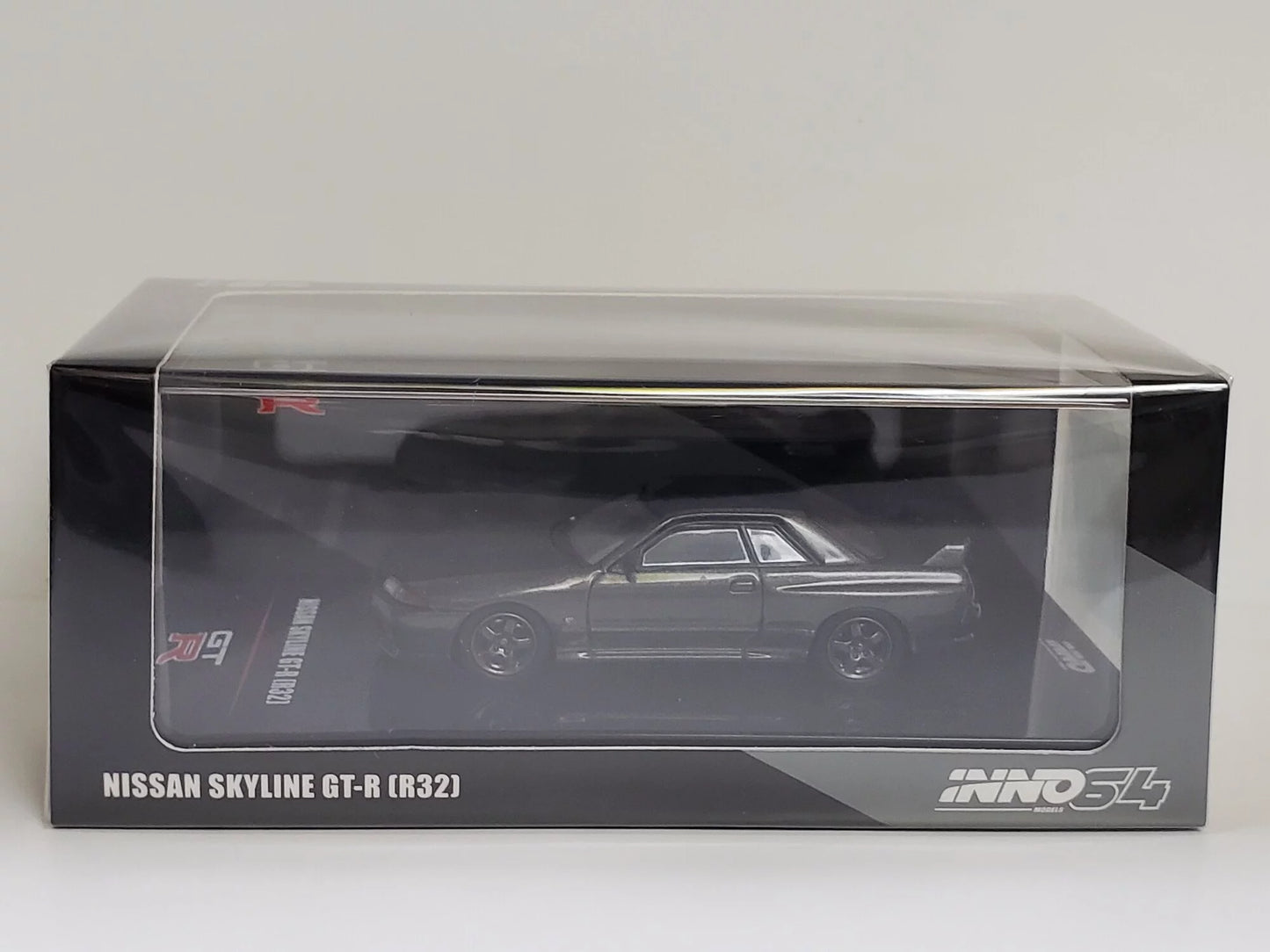 Inno64 1:64 Scale NISSAN SKYLINE GT-R (R32) Gun Grey Metallic W/ Extra Wheels