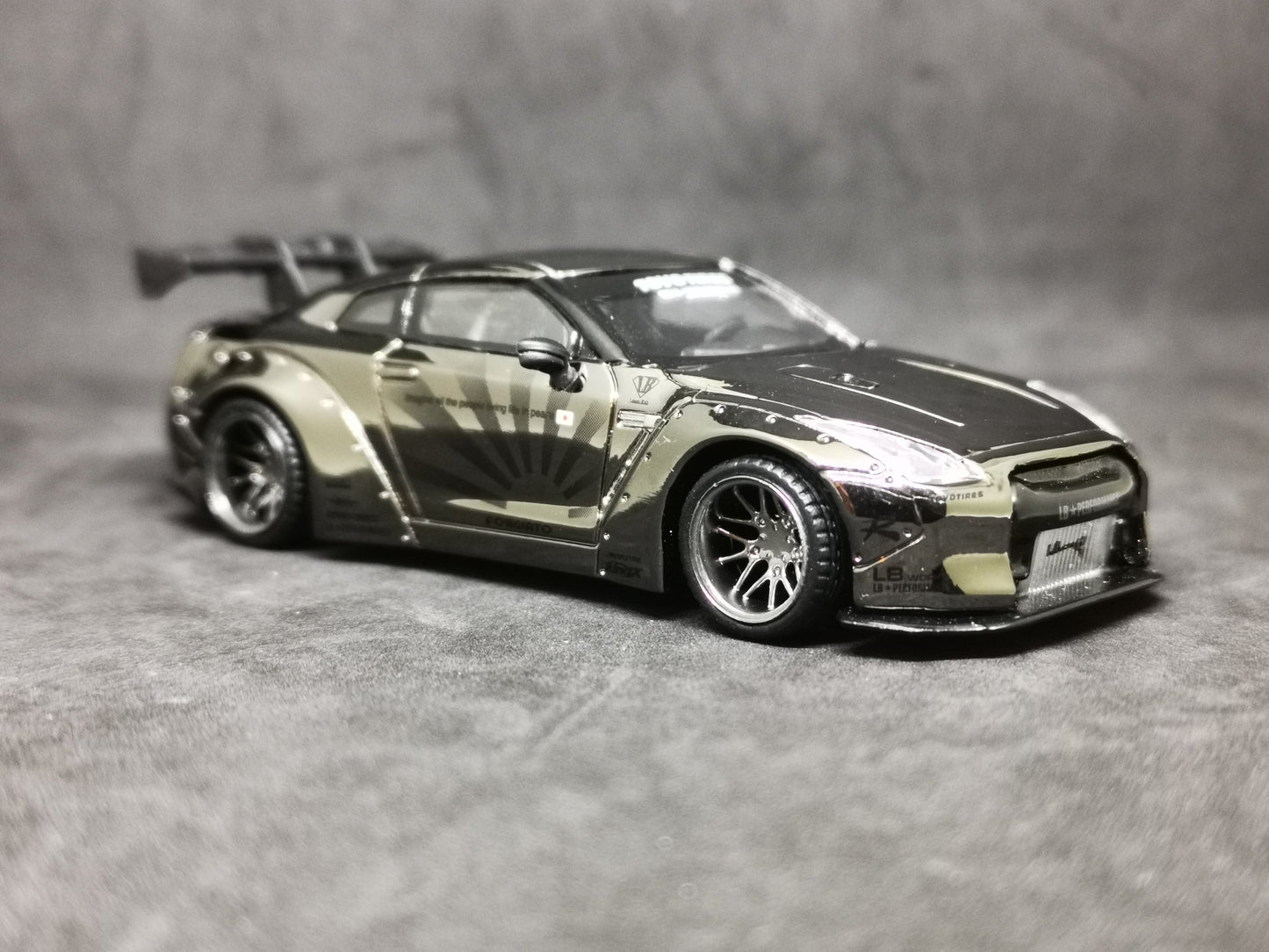 Mini GT No.84 LB Works Nissan GT-R
Black Chrome Mini GT