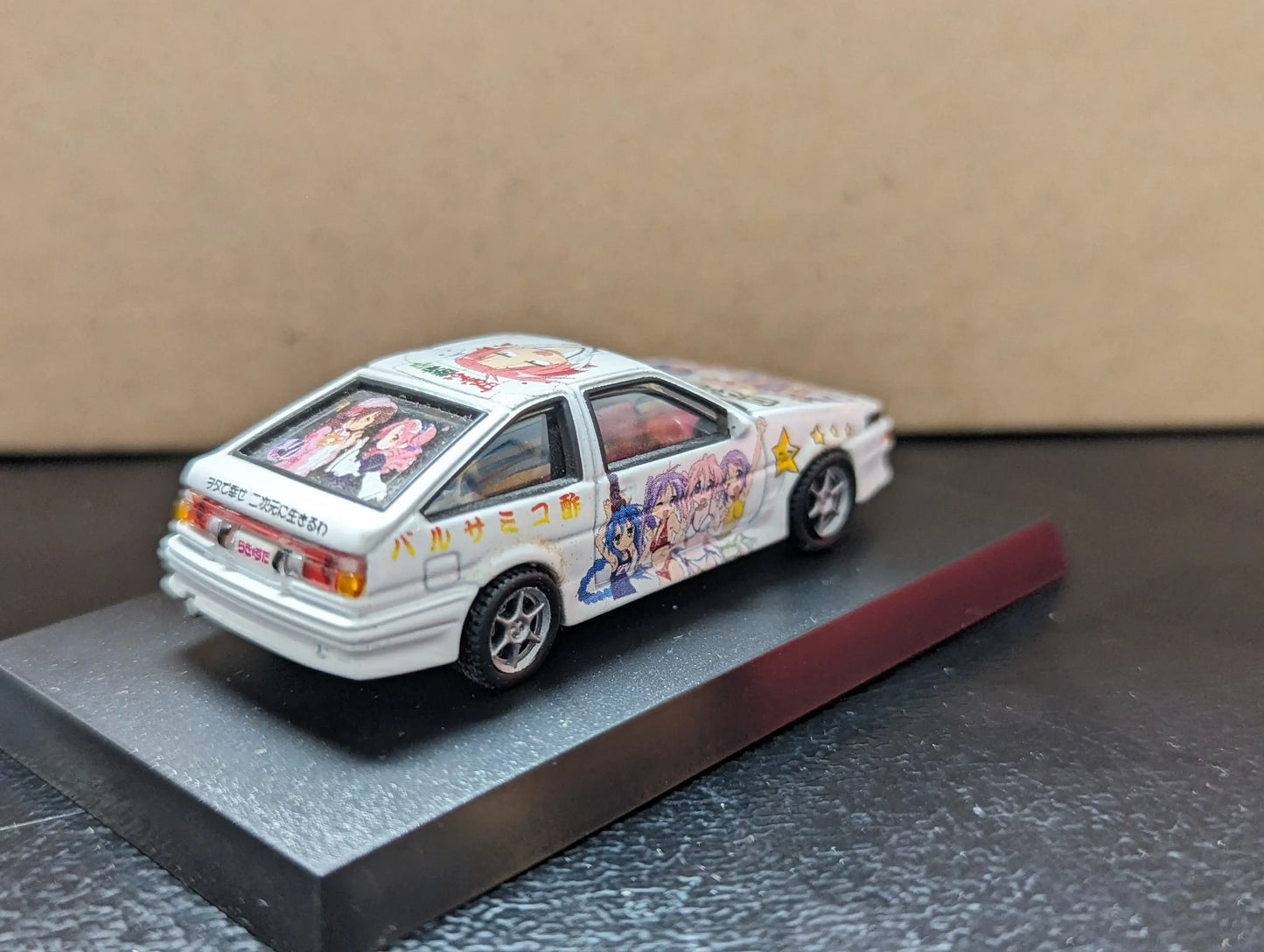 Aoshima 1:64 Scale Lucky Star Aki-Char VERTEX Toyota AE86 Trueno White