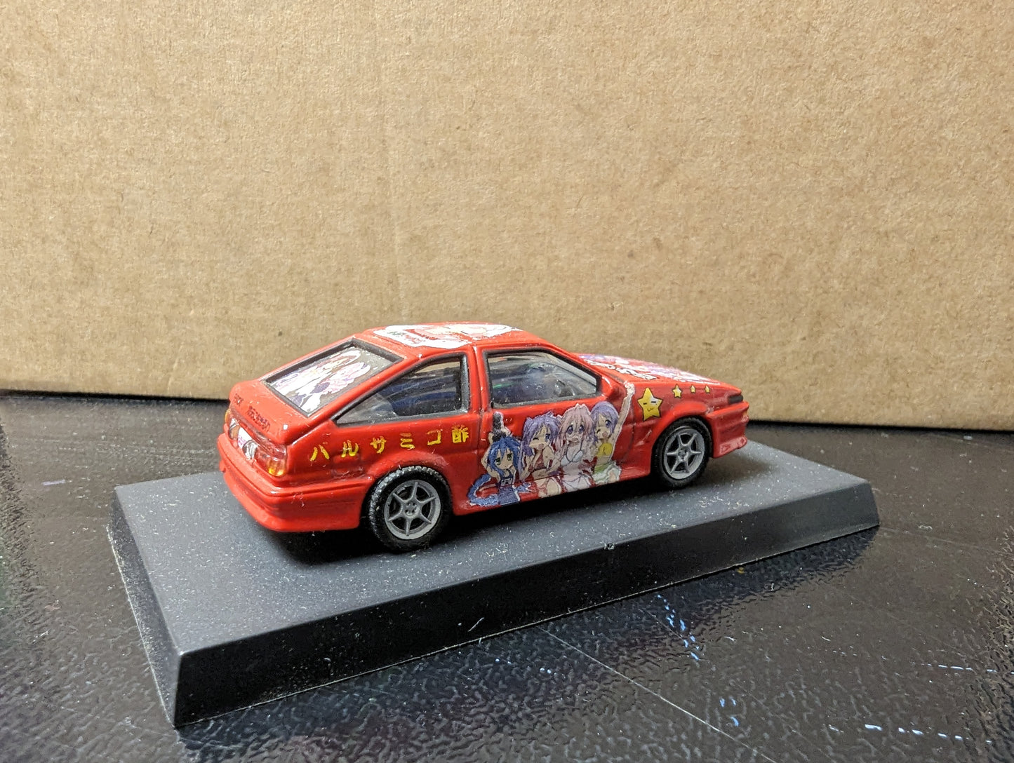 Aoshima 1:64 Scale Lucky Star Aki-Char VERTEX Toyota AE86 Trueno Red