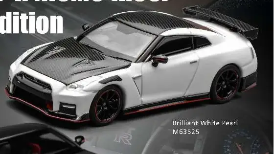 Motorhelix 1:64 Scale Nissan GT-R NISMO (R35) Special Edition 2022 Brilliant Pearl White