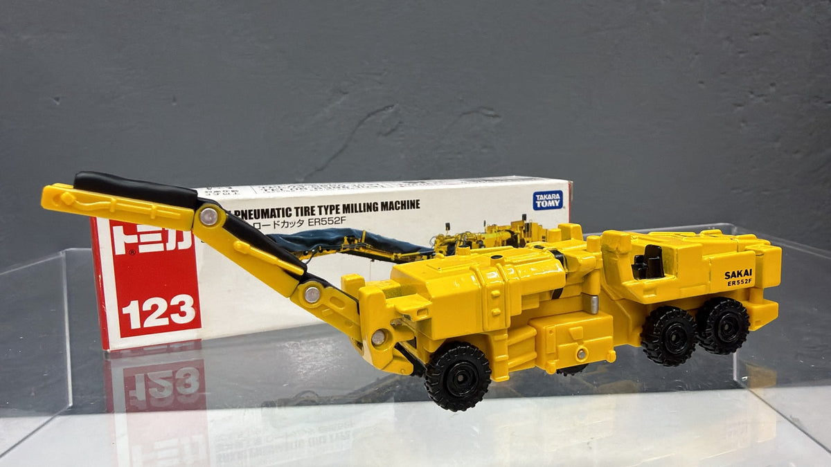 Tomica No.123 Sakai Pneumatic Tire Type Milling Machine ER552F