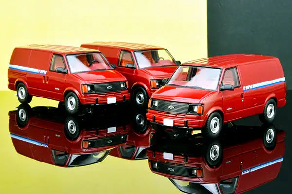 Tomica Limited Vintage Neo LV-N344a Chevrolet Astro Van (red)