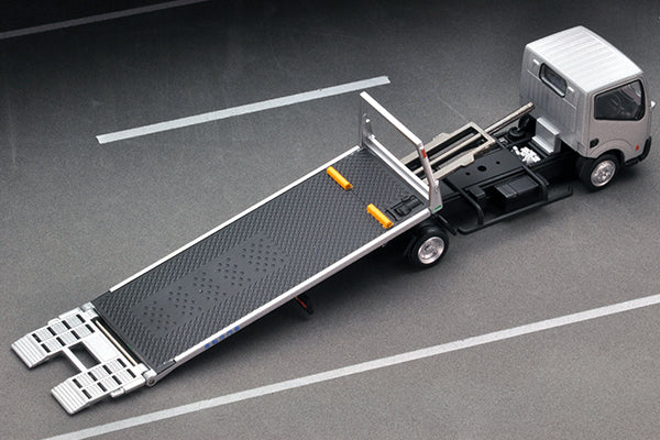 Tomica Limited Vintage Neo LV-N144b Nissan Atlas F24 Safety Loader (Silver)