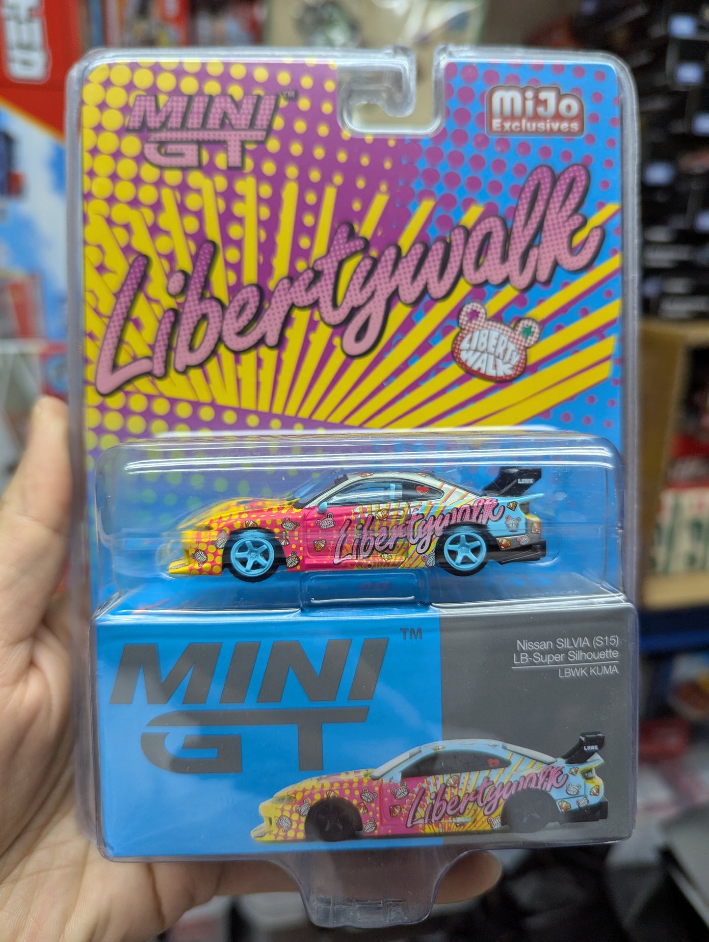 Mini GT x Mijo #743 Nissan LB-Super Silhouette S15 SILVIA LBWK KUMA Chase Car