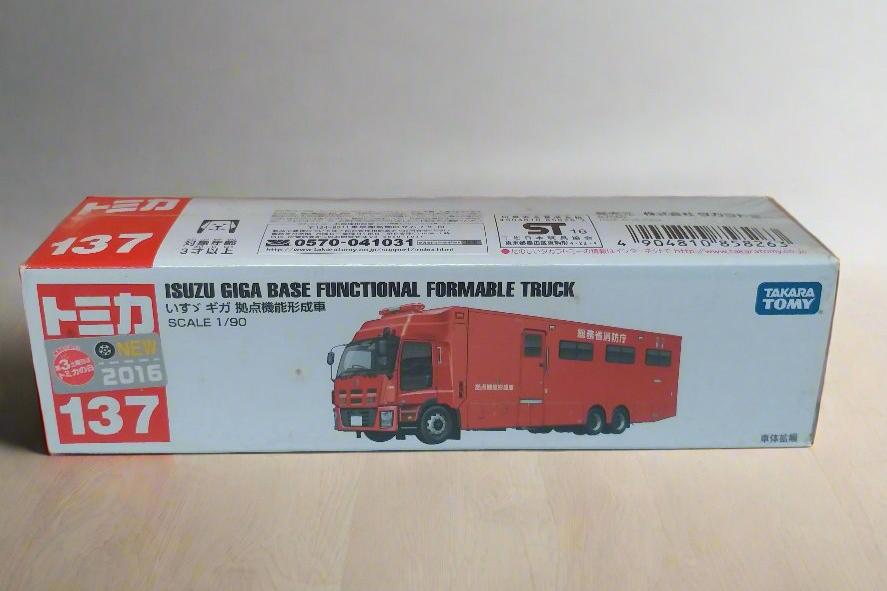 TOMICA #137 Isuzu Giga Base Functional Formable Truck
