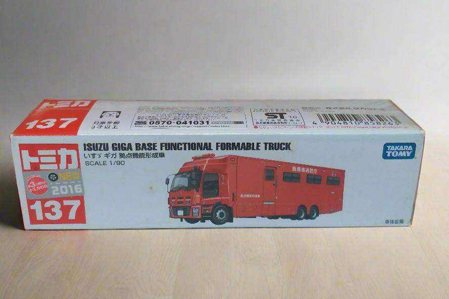 Takara Tomy TOMICA #137 Isuzu Giga Base Functional Formable Truck