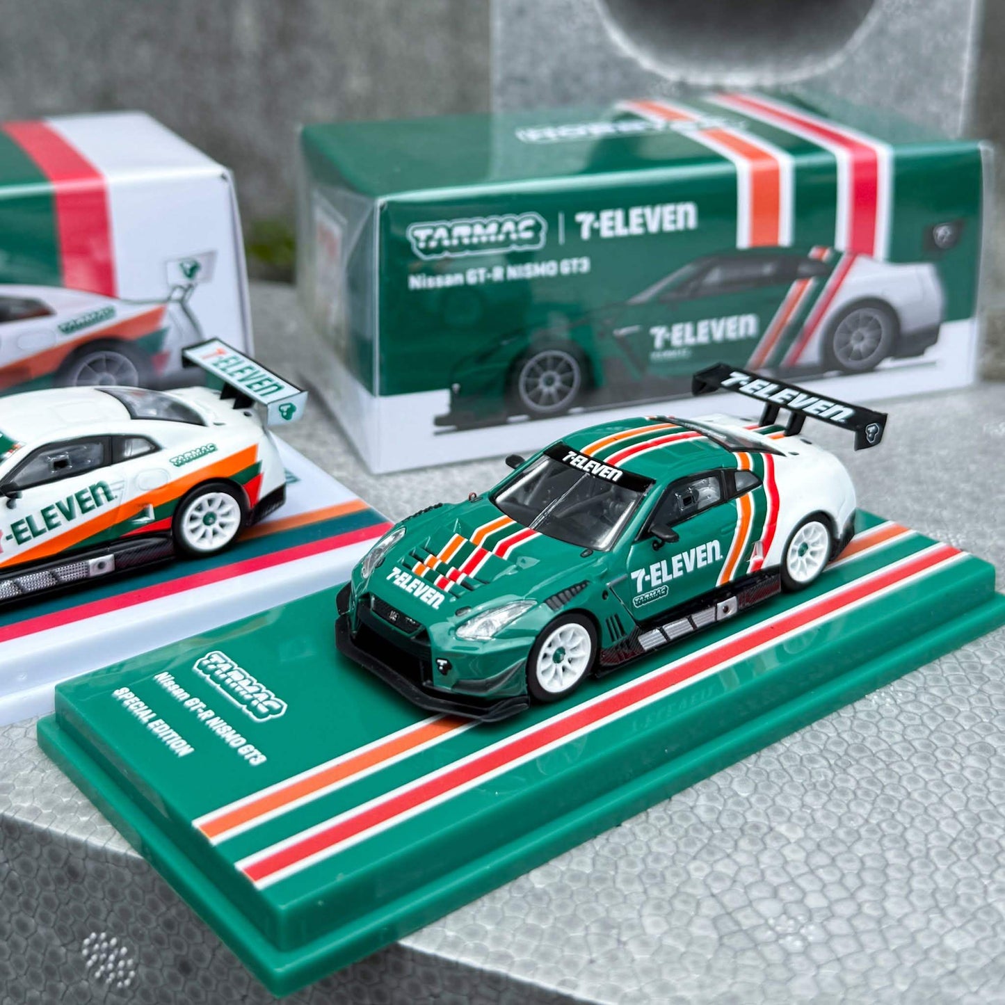 2025 Tarmac Works X Tawiwan 7-11 exclusive 1/64 Scale Nissan GT-R set