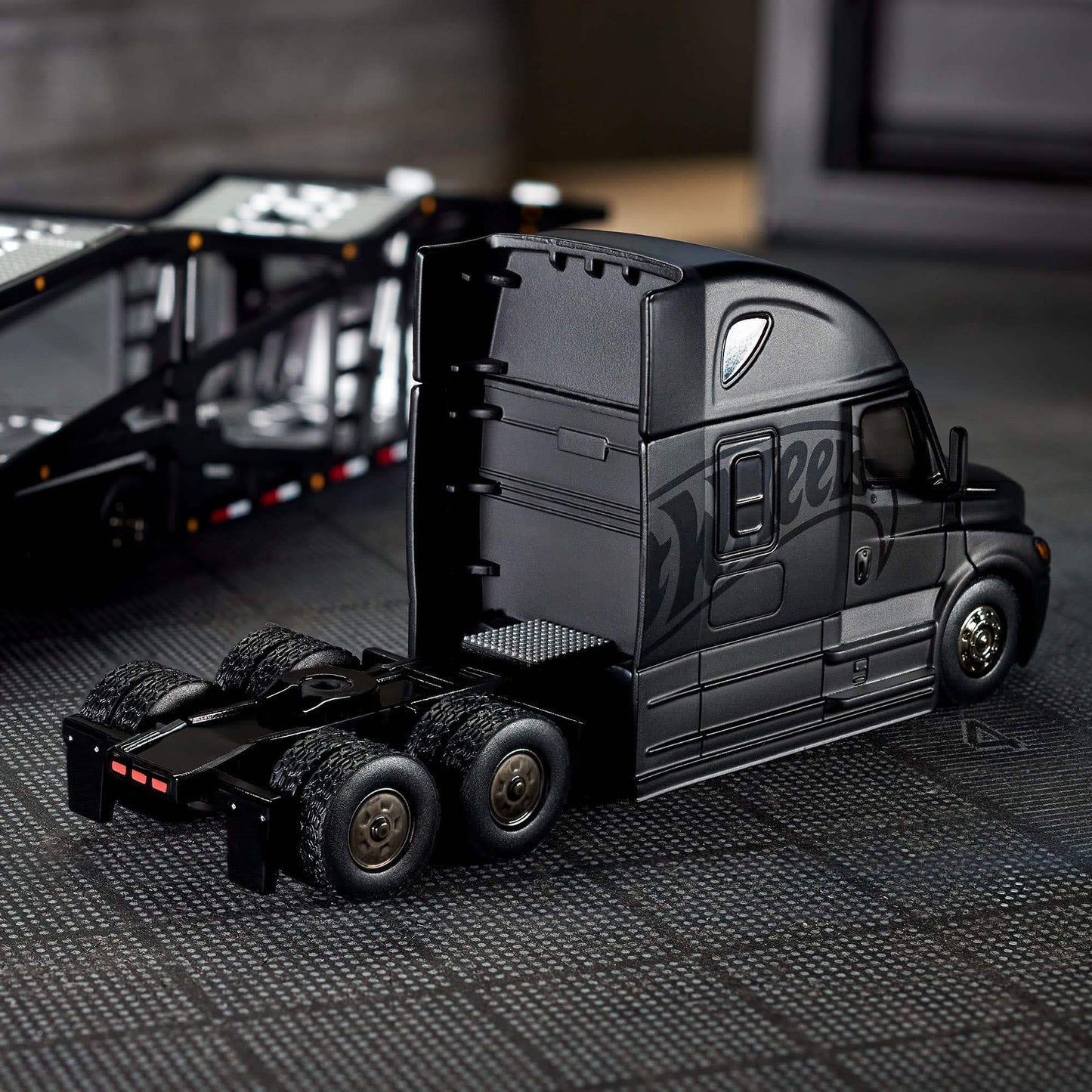 Hot Wheels HWC Elite 64 Freightliner Cascadia
