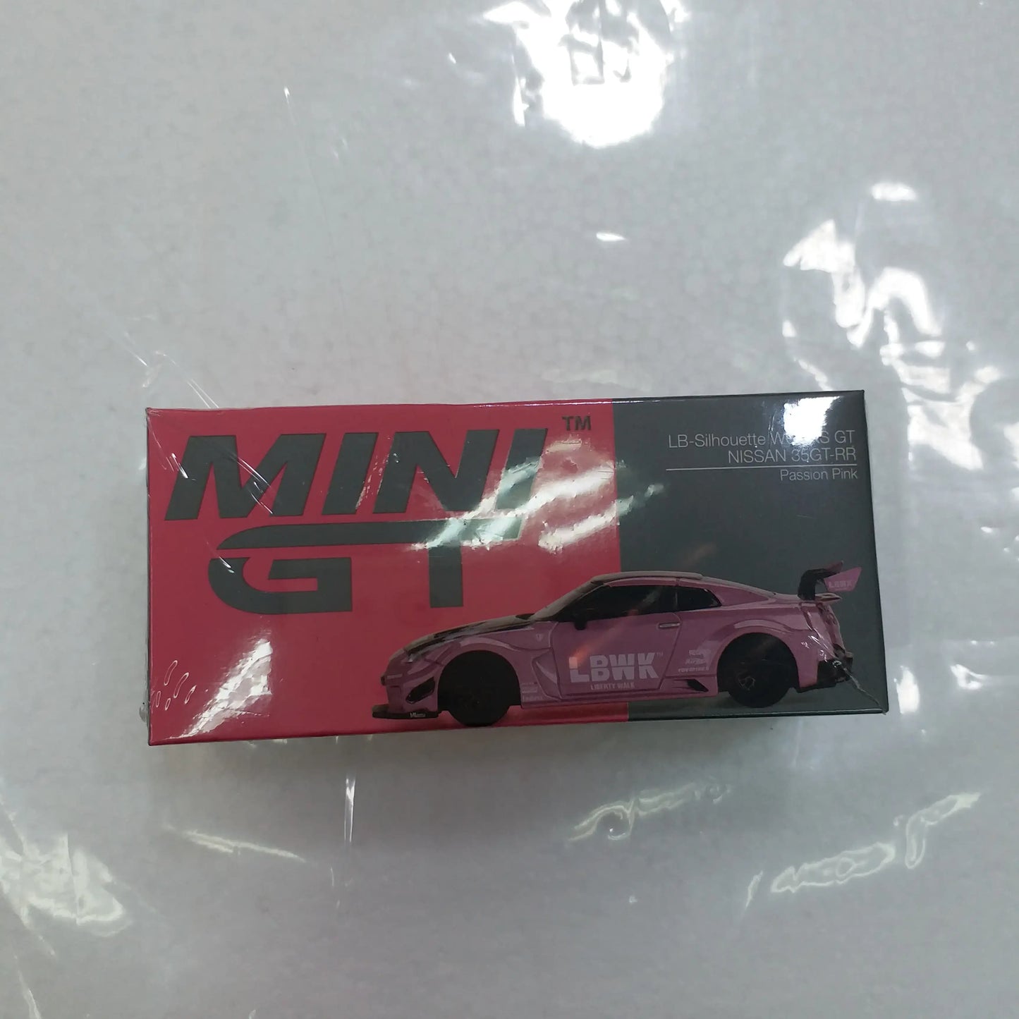 Mini GT MINI GT #418 Lb-Sihouette WORKS GT Nissan 35GT-RR Passion Pink