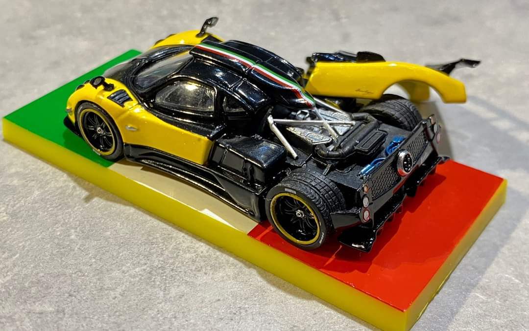 Tarmac Works Taiwan Exclusive 1/64 Pagani Zonda Cinque (Giallo Limone)