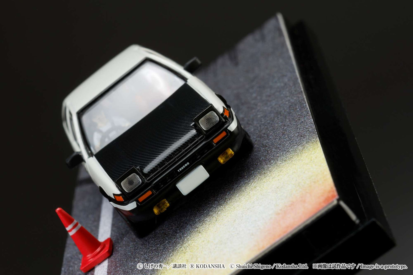 Hobby Japan Initial D 1/64 Toyota SPRINTER TRUENO GT APEX AE86 / INITIAL D VS Tomoyuki Tachi With Takumi Fujiwara Figure