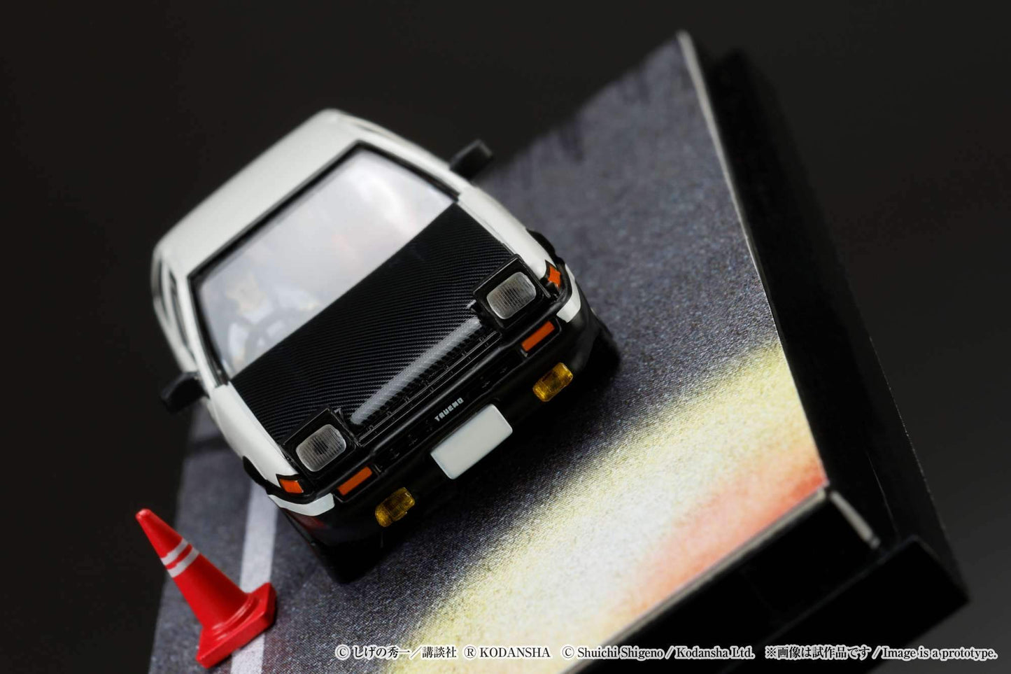Hobby Japan Initial D 1/64 Toyota SPRINTER TRUENO GT APEX AE86 / INITIAL D VS Tomoyuki Tachi With Takumi Fujiwara Figure