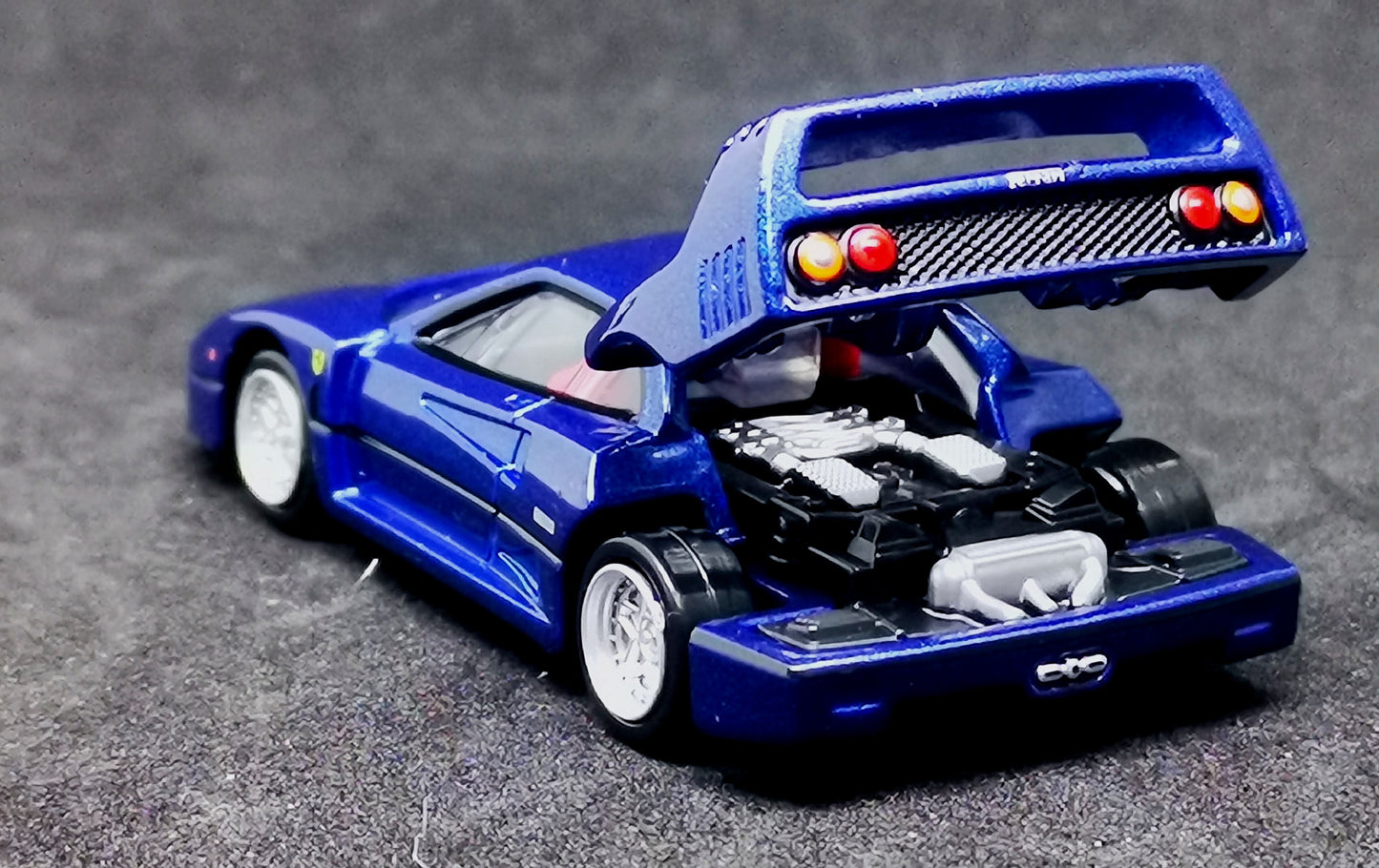 Tomica Premium No. 31 Ferrari F40 Set of Two Takara Tomy