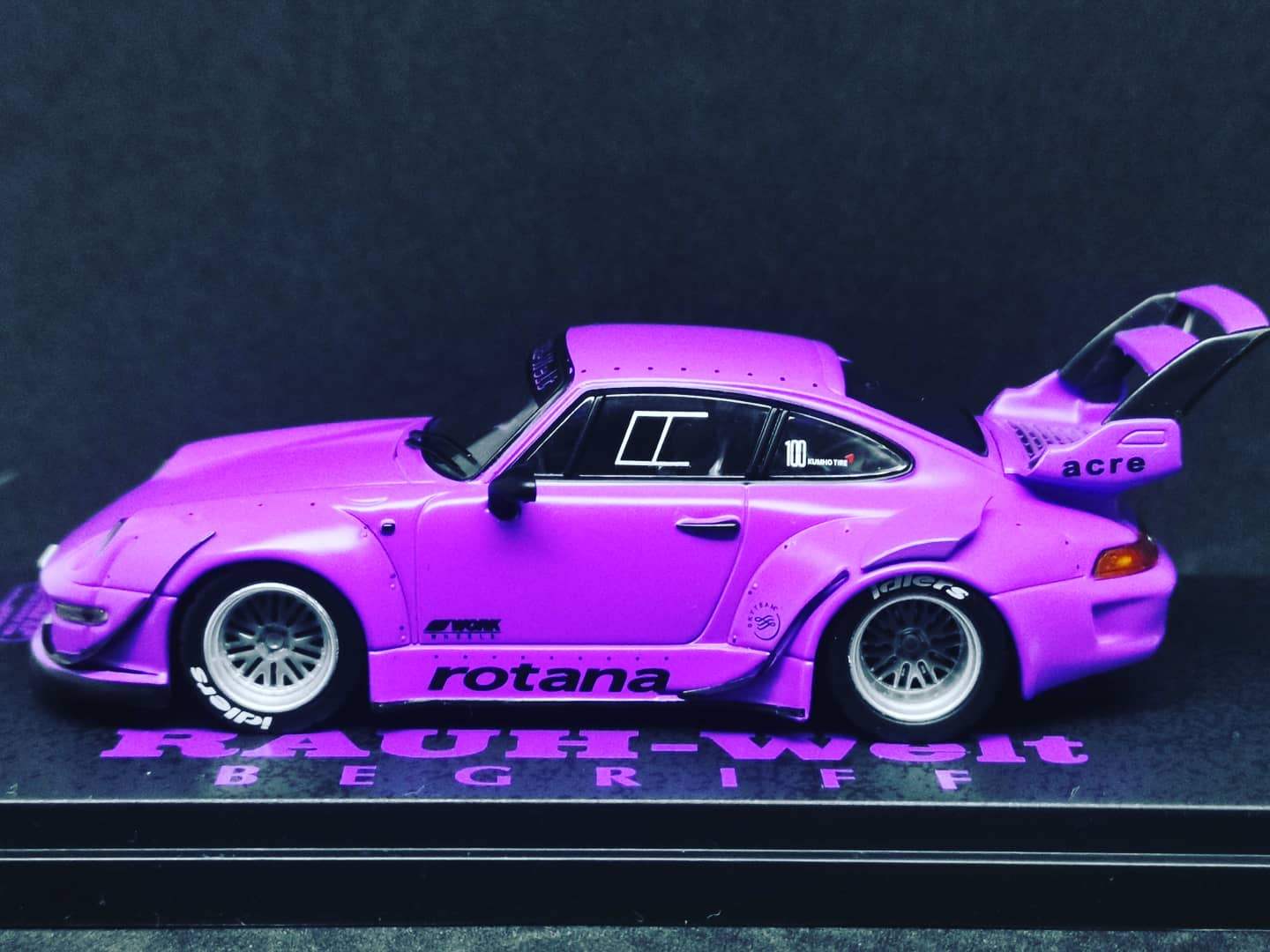 Tarmac Works 1:43 ScalePorsche 993 RWB Rotana