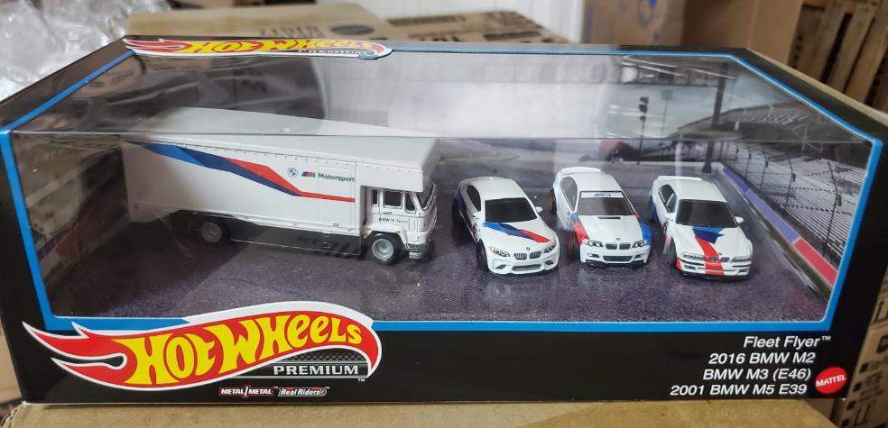 Hot Wheels Car Culture Premium Car Collectors BMW Diorama