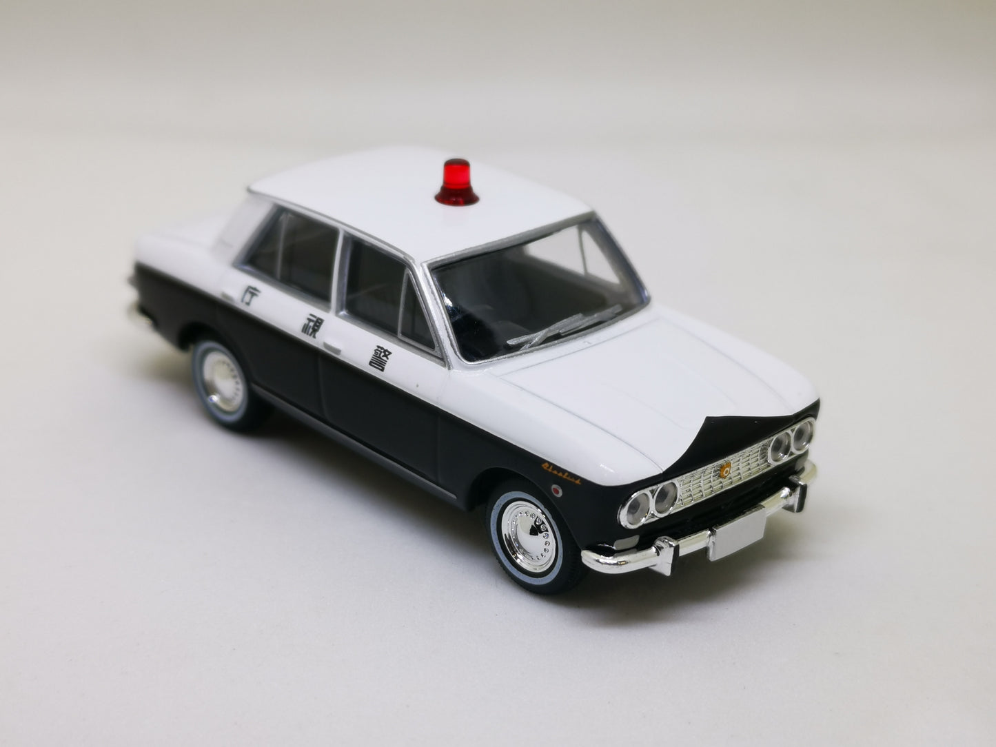 Tomica Limited Vintage
LV-183a Nissan/Datsun Bluebird 510
Japan Patrol Car