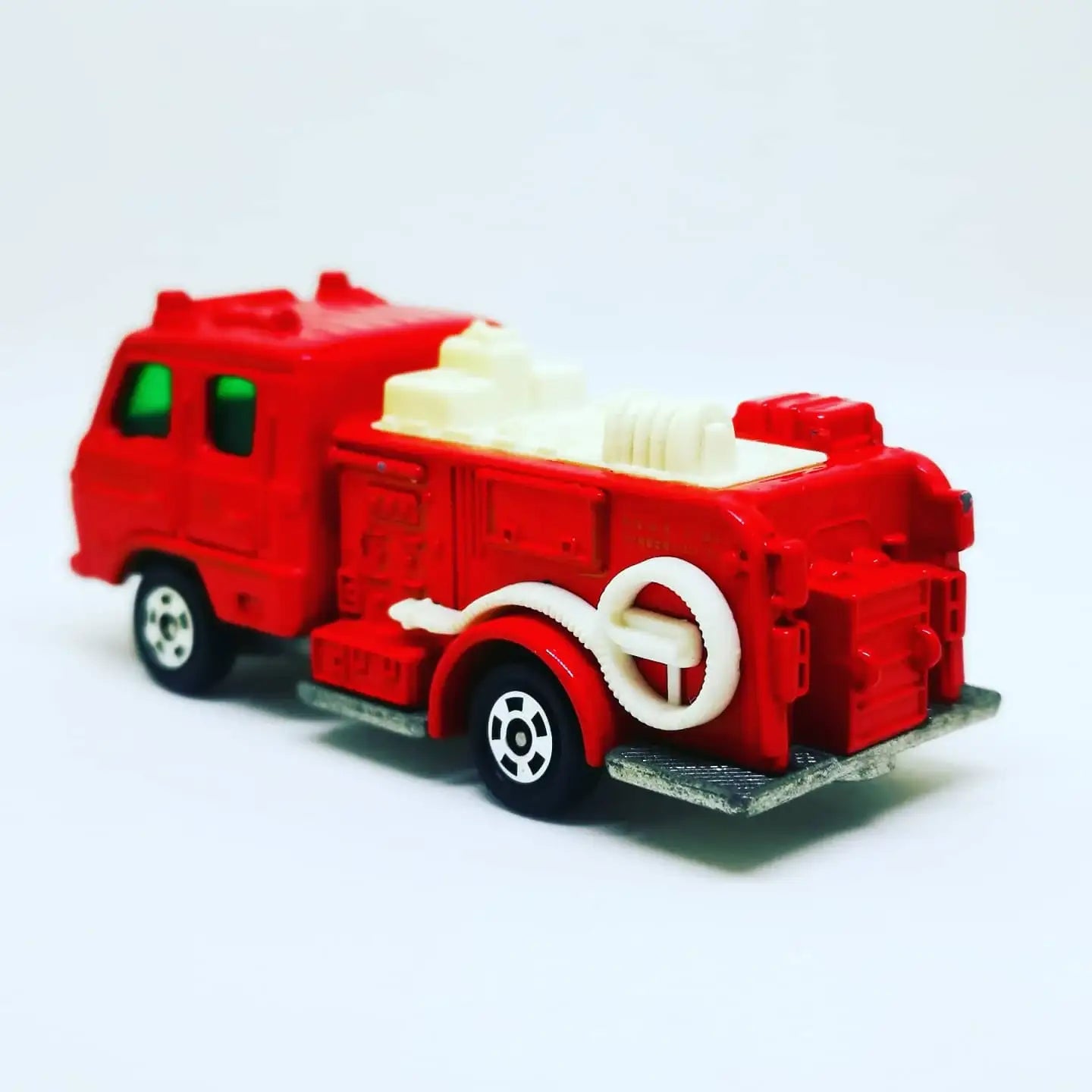 Takara Tomy Tomica #110 Nissan Diesel Pump Fire Engine Made in Japan