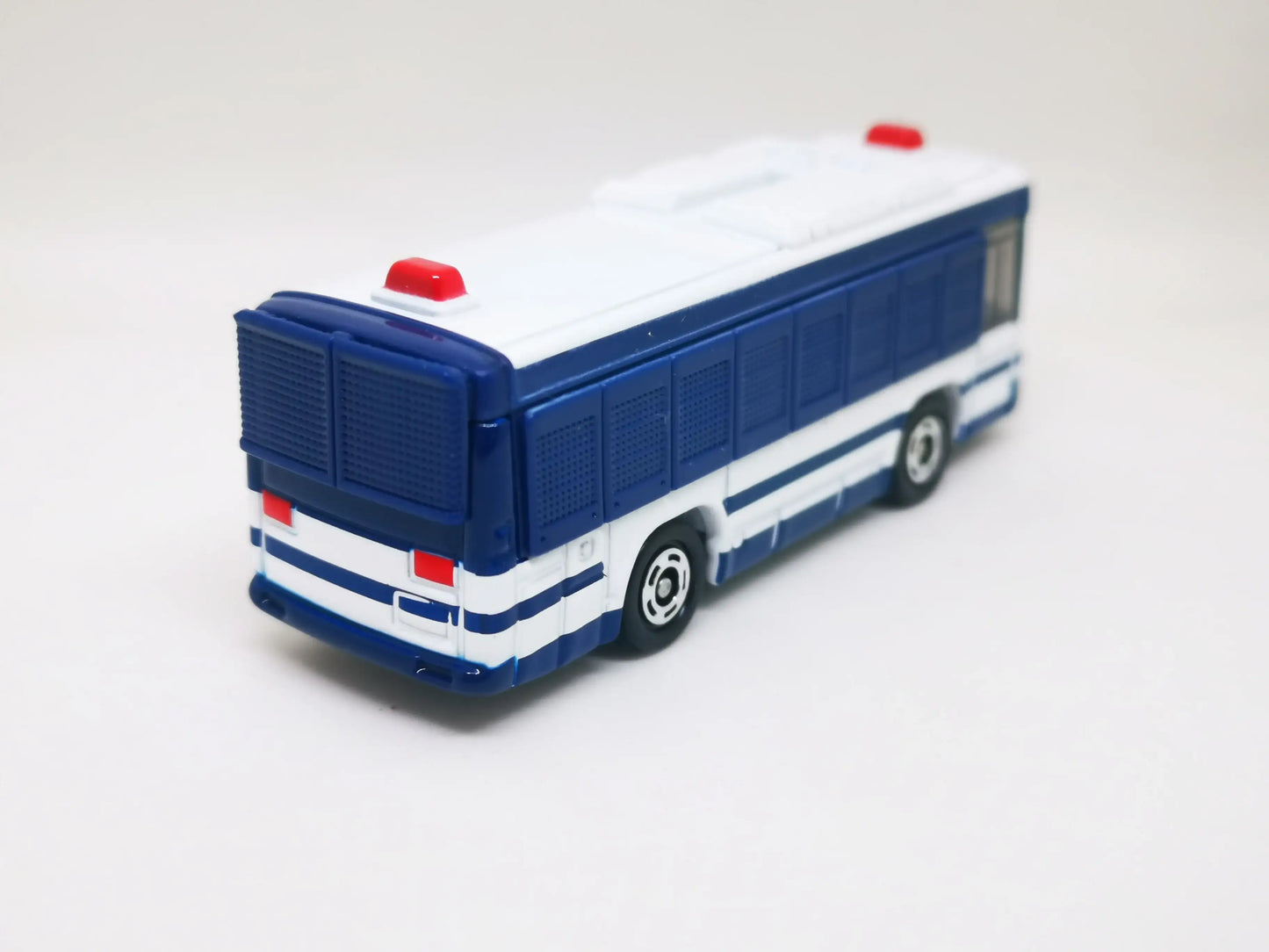 Takara Tomy Tomica #98 Isuzu Erga Personnel Transport Vehicle Large Type