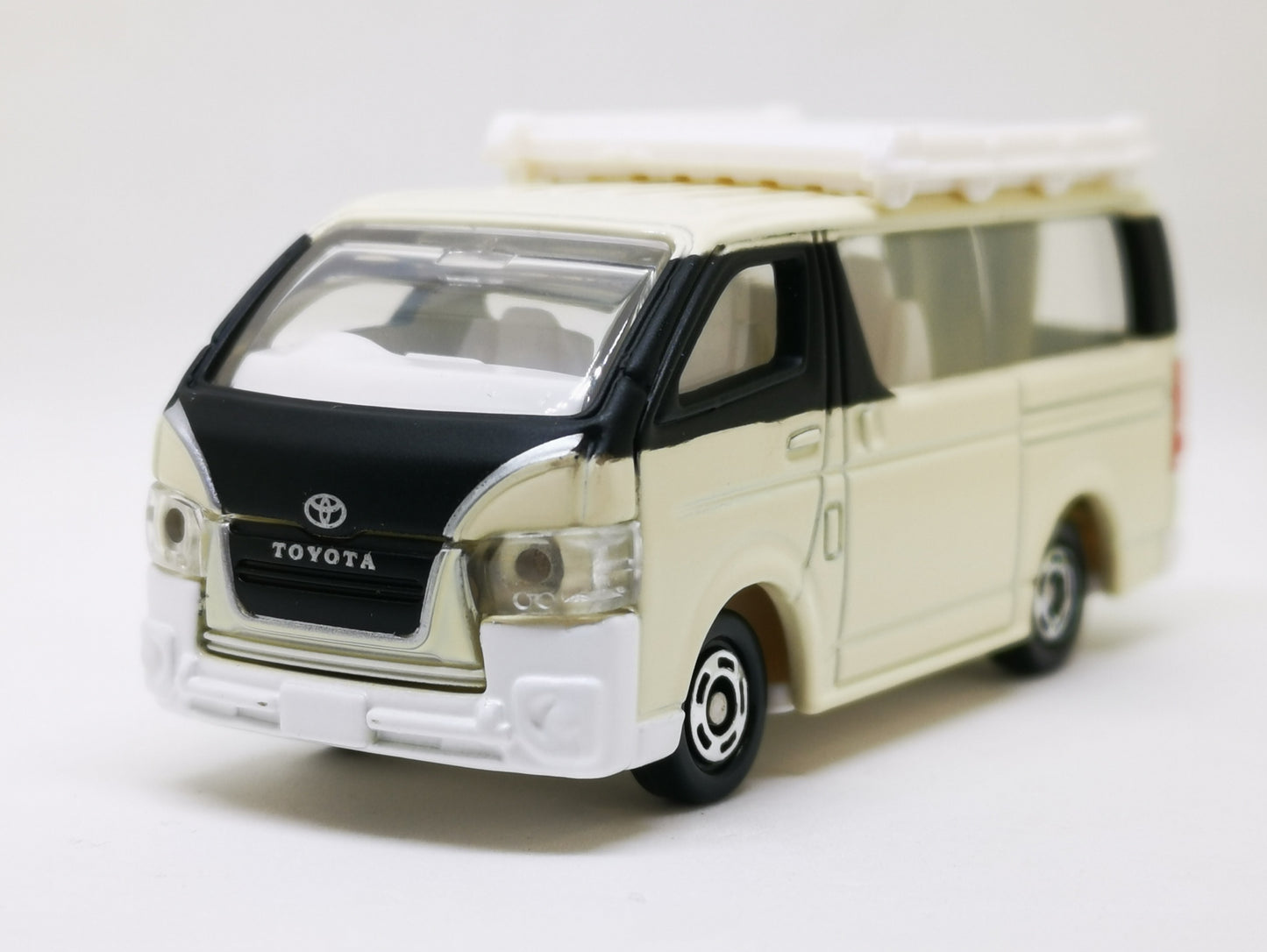 Tomica #113 Toyota Hiace 1st edition