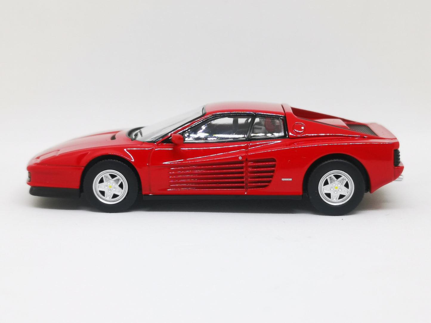 Tomica Limited Vintage Neo
Ferrari Testarossa