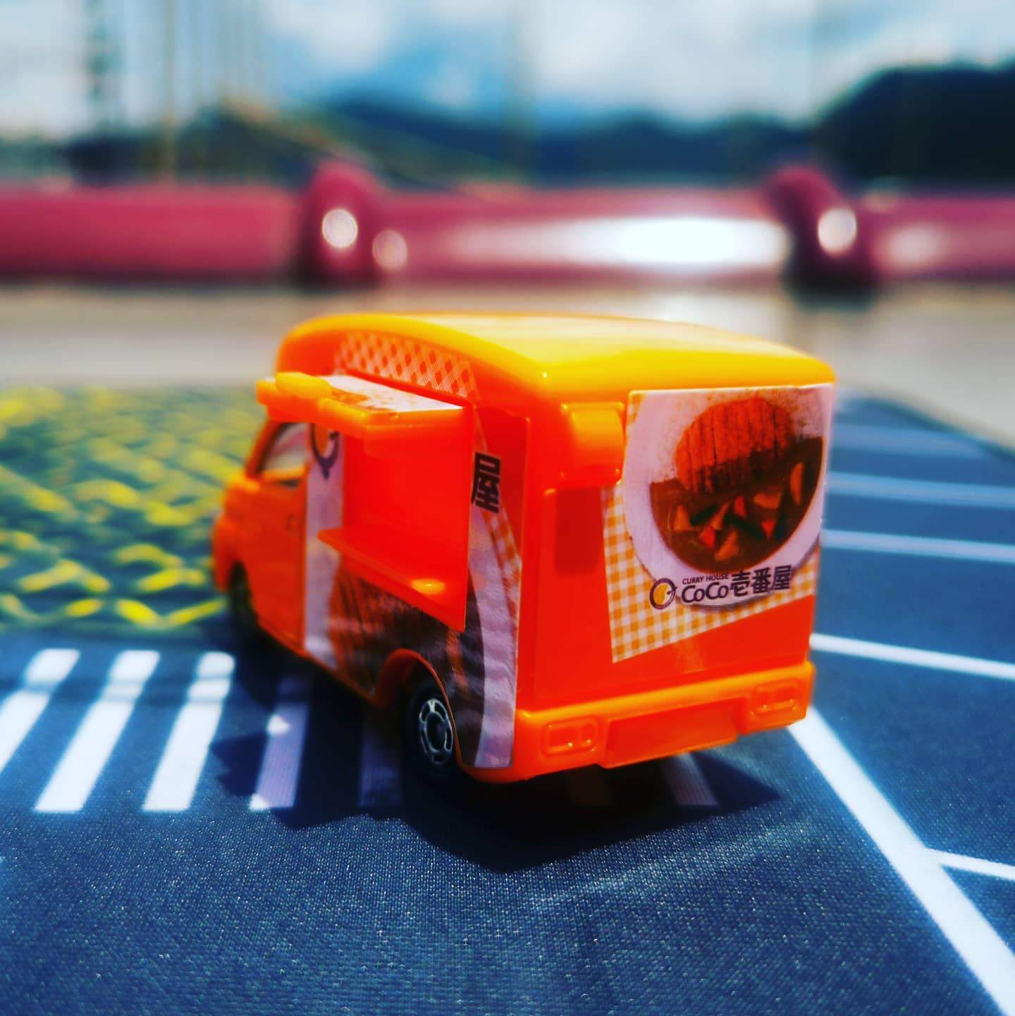 Takara Tomy Tomica #91 Toyota Town Ace Coco Ichibanya Kitchen Car