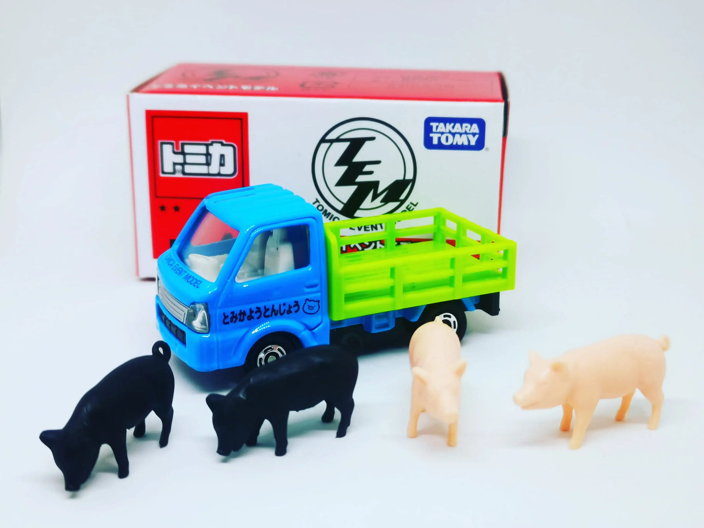 Takara Tomy Tomica Event Model #4 Suzuki Carry Pickup Trucks with 4 piglets