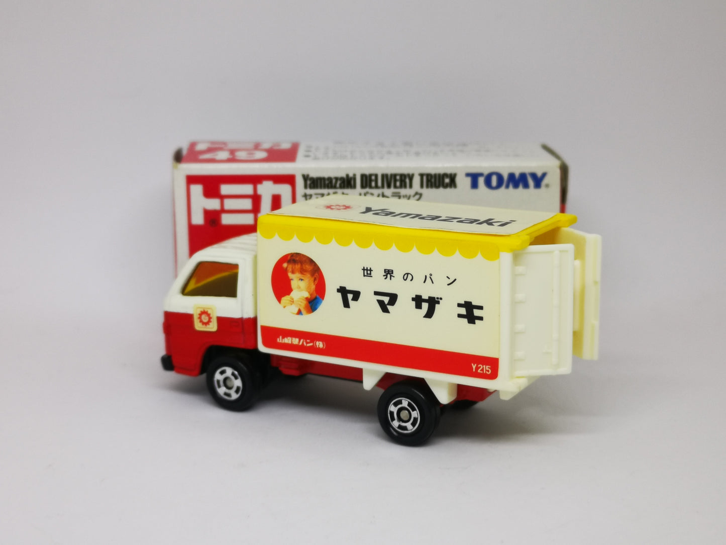 Tomica No.49 Yamaziki Delivery Truck 1:78 scale