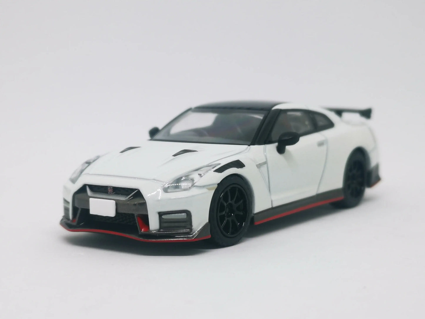 Tomica Limited Vintage Neo LV-N217a Nissan GT-R Nismo 2020 Model White