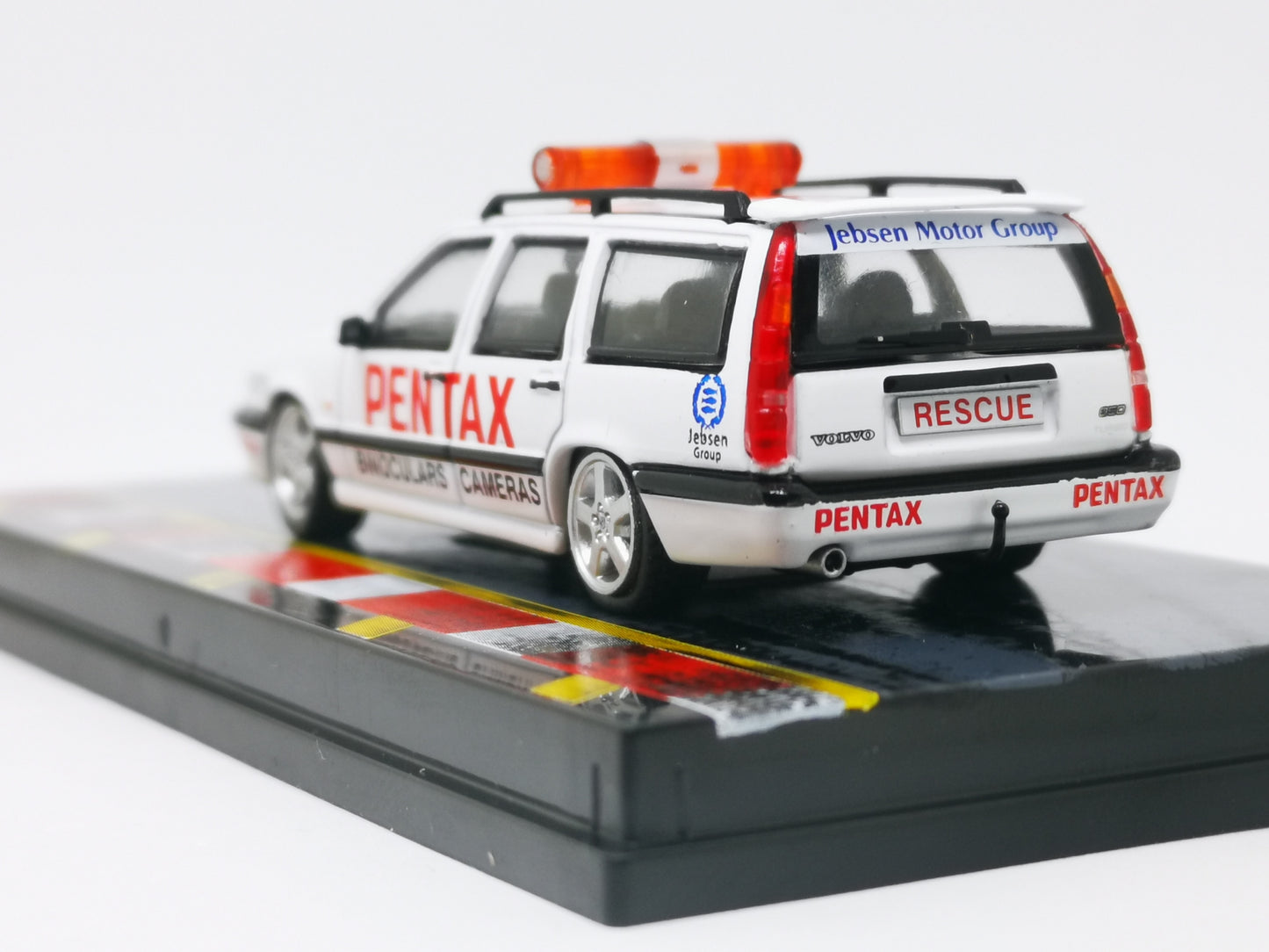 Tarmac Works Scale 1:64 Volvo 850 estate Macau GP Safety Car