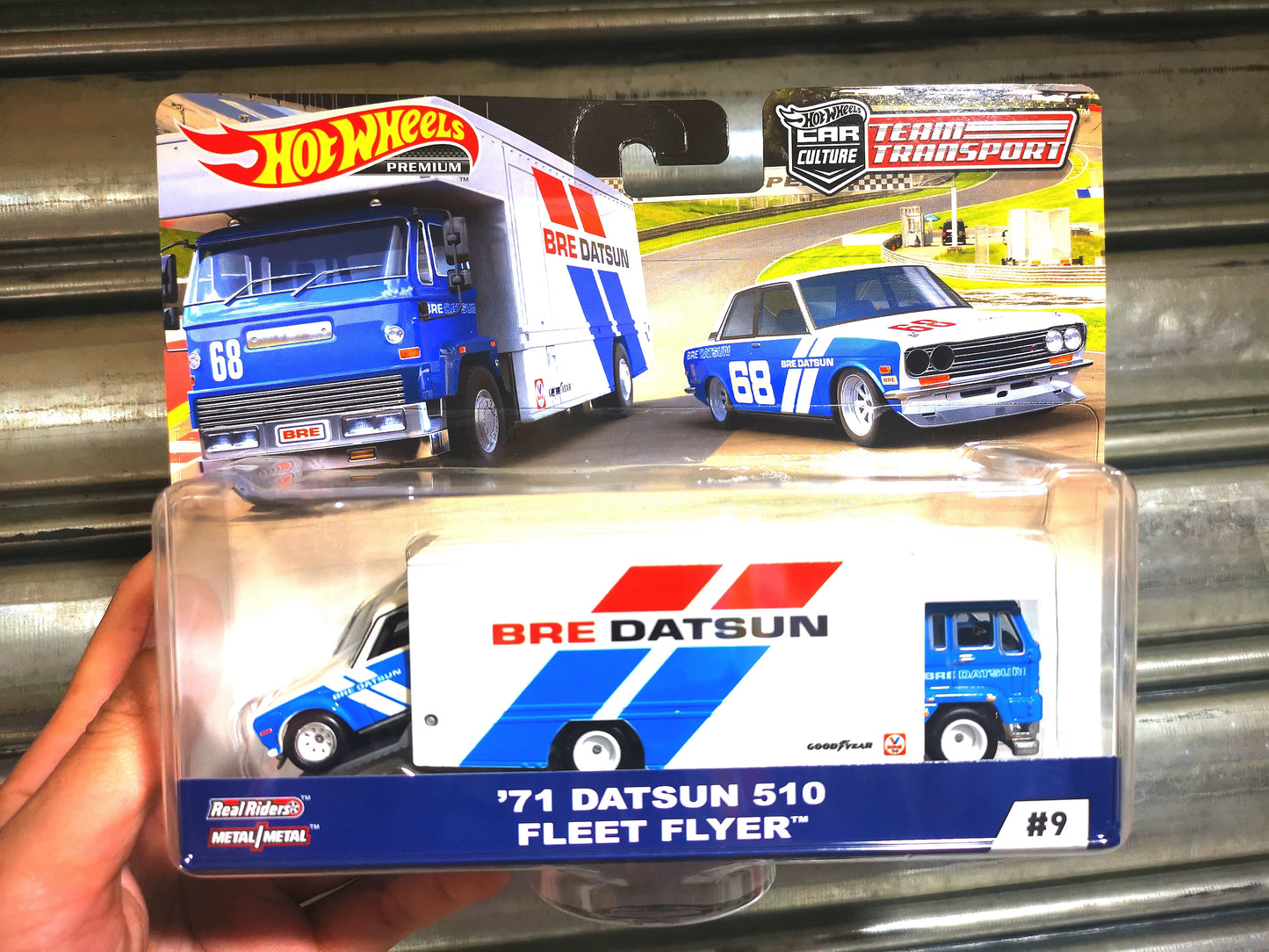 Hotwheels Team Transporter Datsun 510 with Fleet Flyer