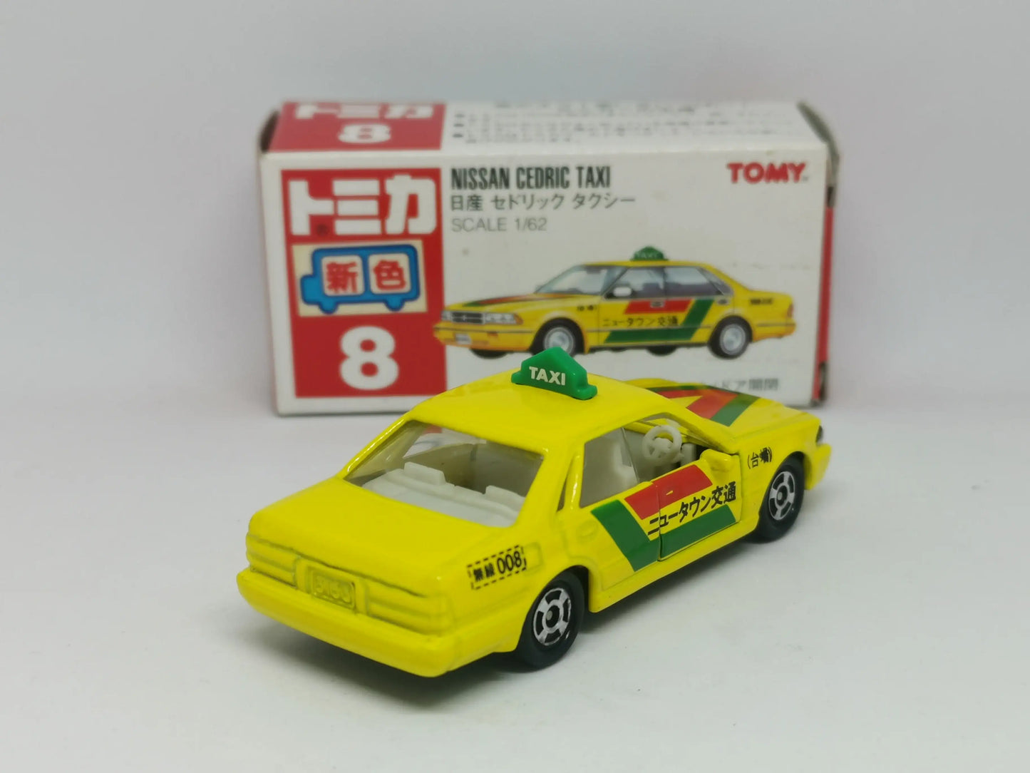Takara Tomy Tomica #8 Nissan Cedric Taxi
