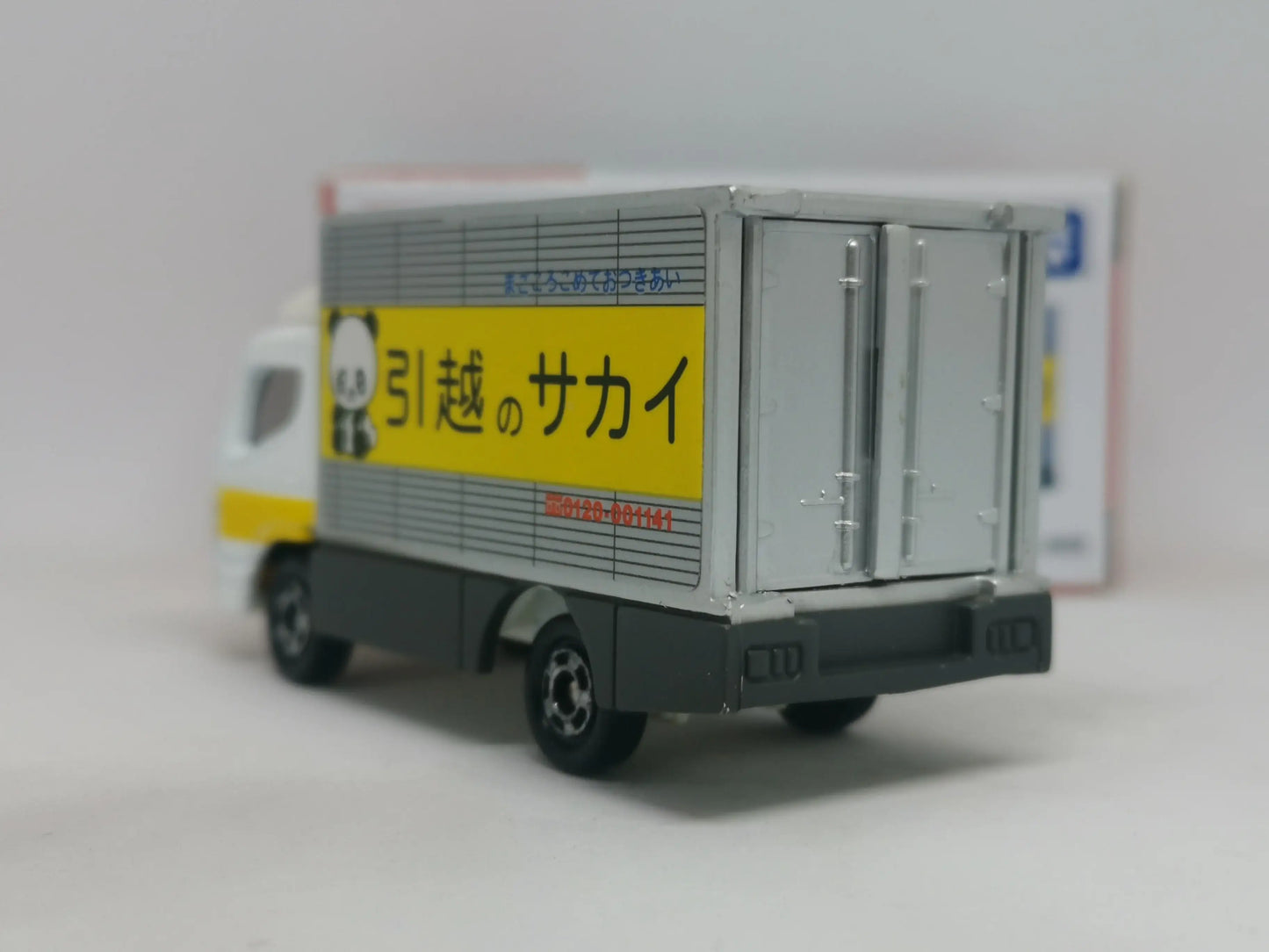 Takara Tomy Tomica #29 Mitsubishi Fuso Canter House Moving Truck