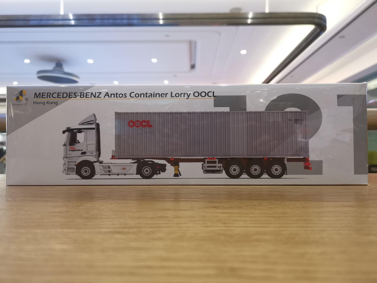 Tiny #121 1/64 Mercedes-Benz Actros OOCL Container