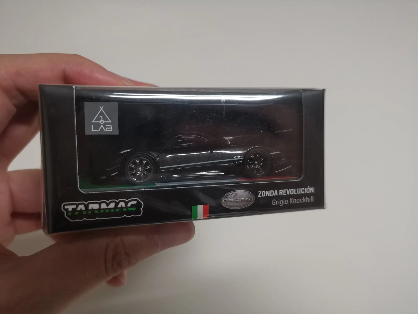 Tarmac Works 1:64 Scale Taiwan Exclusive Pagani Zonda RevoluciónGrigio Knockhill Chase