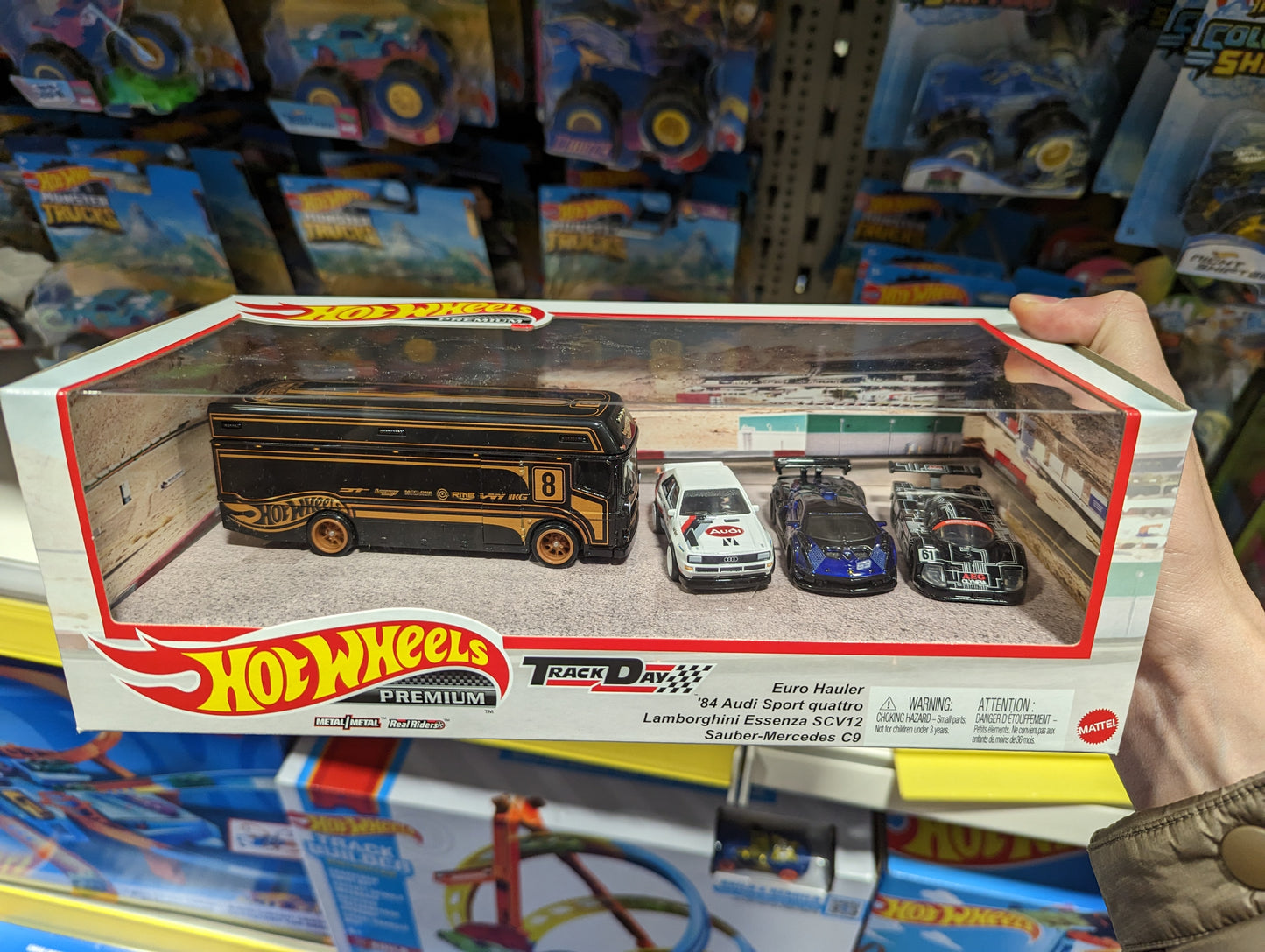 Hot Wheels Premium GMH39 N case Track Day Diorama 1pc