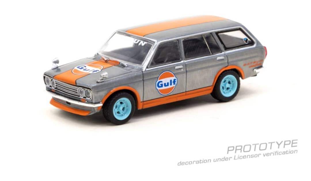 Tarmac Works x Indonesia exclusive Gulf Datsun 510 wagon Bluebird Chase