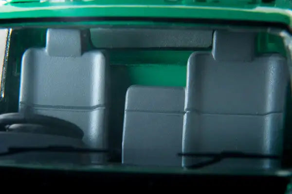 Tomica Limited Vintage Neo LV-N285a Isuzu Elf Panel Van (Pigeon Mark Moving Center)