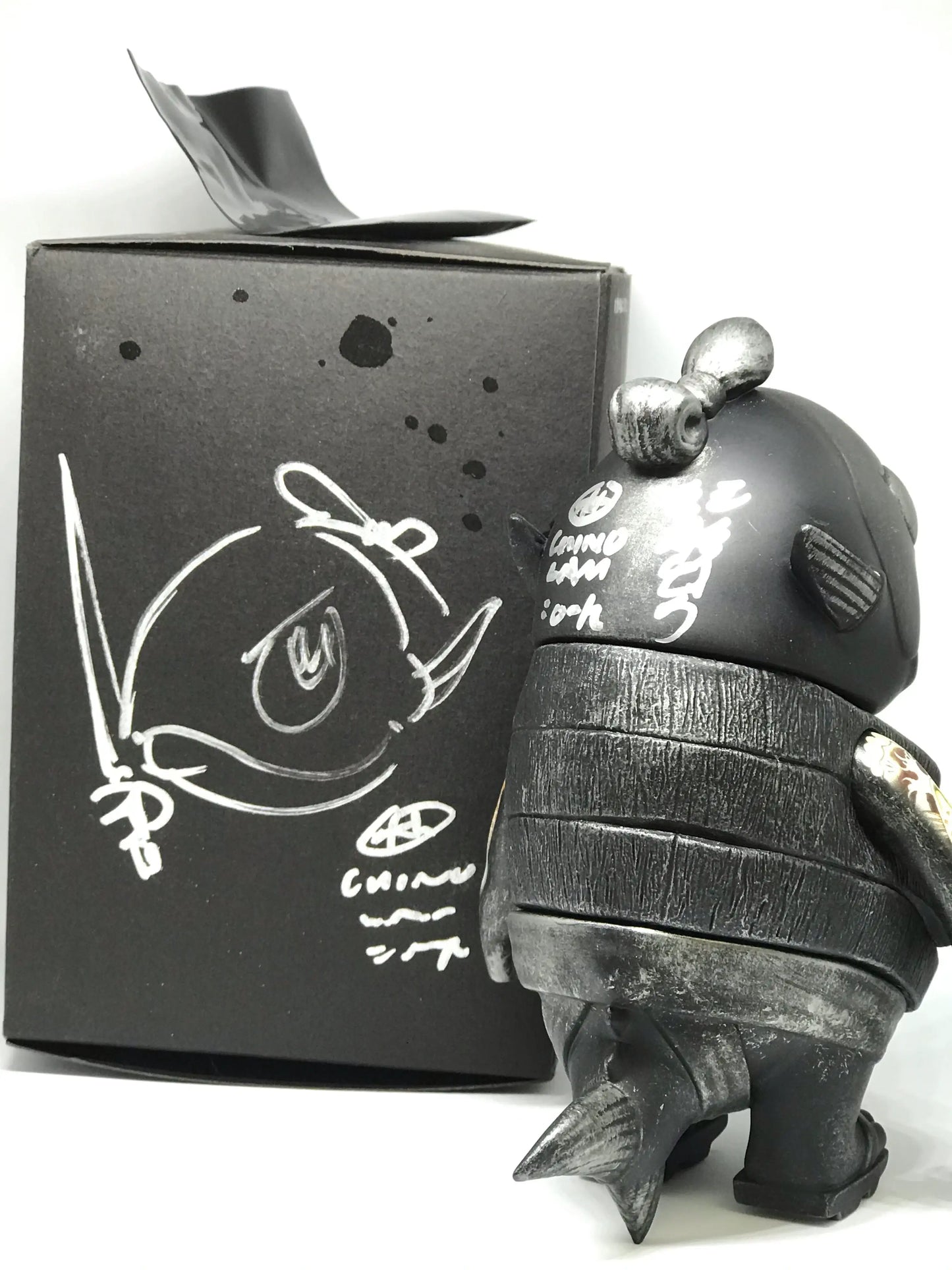 Mame Moyashi ~ Maguro Senpai x Horihiro Mitomo x JPS Vinyl Figure Charcoal Color