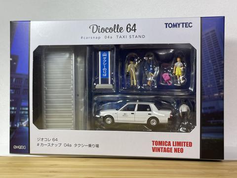 TomyTec Tomica Limited Vintage Neo Diocolle 64 Taxi Station - Toyota Crown Comfort Taxi