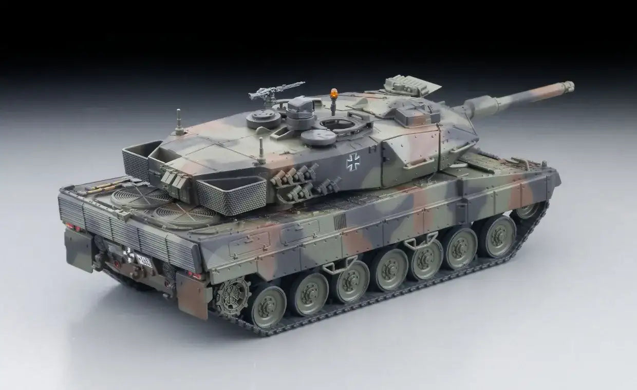 Tomytec ARSENIA64 1:64 Scale Leopard 2A5 model from the side.