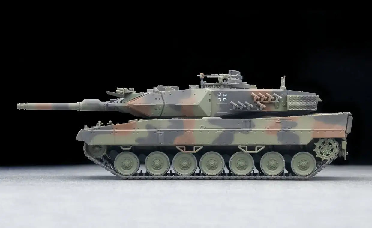 Tomytec ARSENIA64 1:64 Scale Leopard 2A5 model top view.