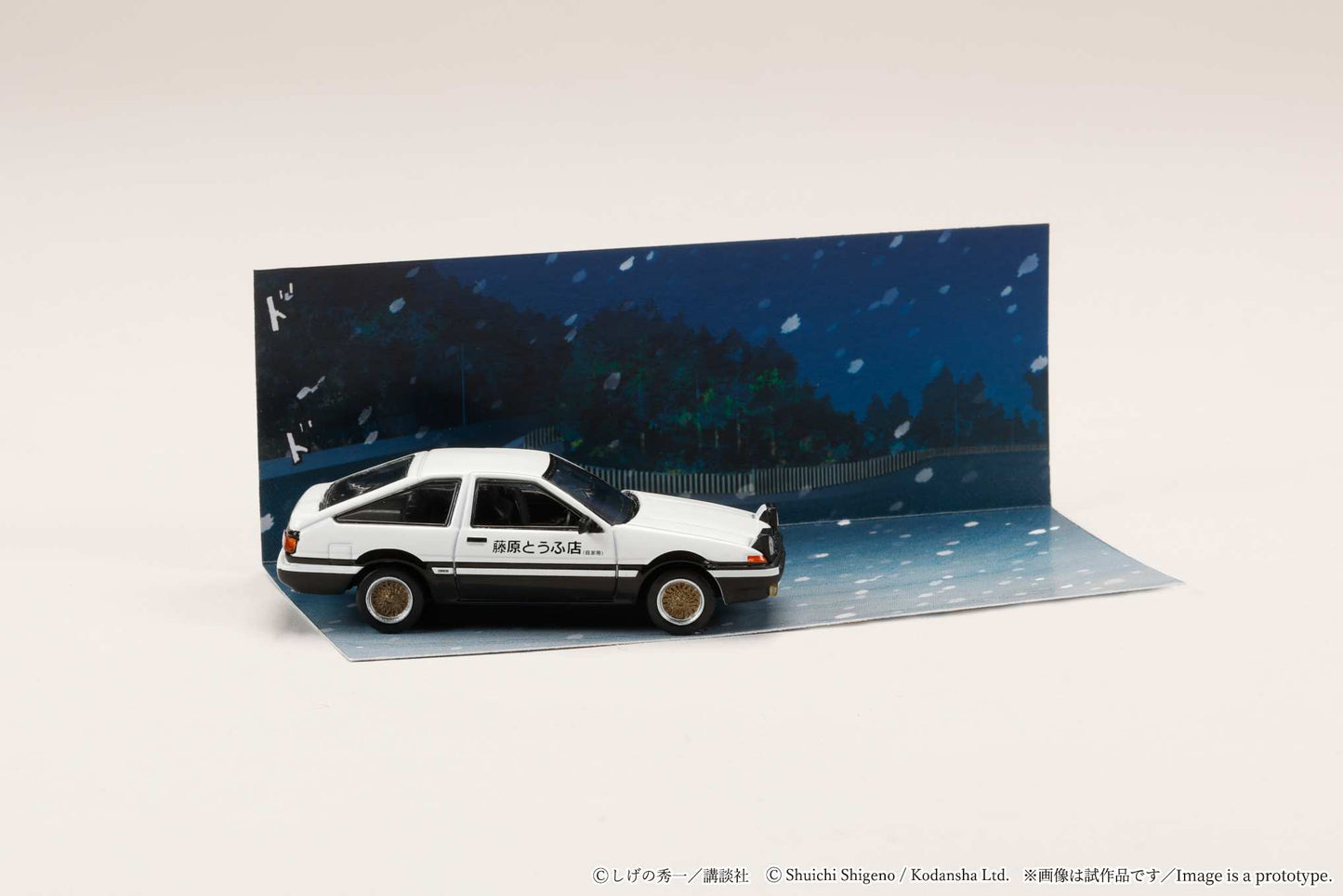 Hobby Japan 1:64 Scale Toyota Sprinter Trueno (AE86) Initial D Takumi Fujiwara & Natsuki Mogi Diorama Set