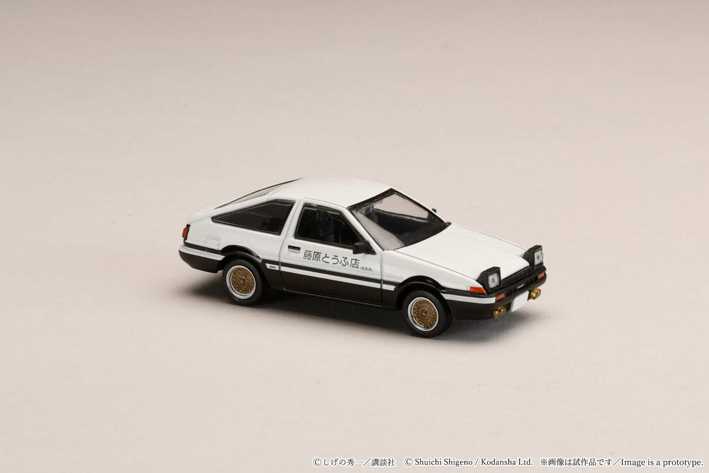 Hobby Japan 1:64 Scale Toyota Sprinter Trueno (AE86) Initial D Takumi Fujiwara & Natsuki Mogi Diorama Set
