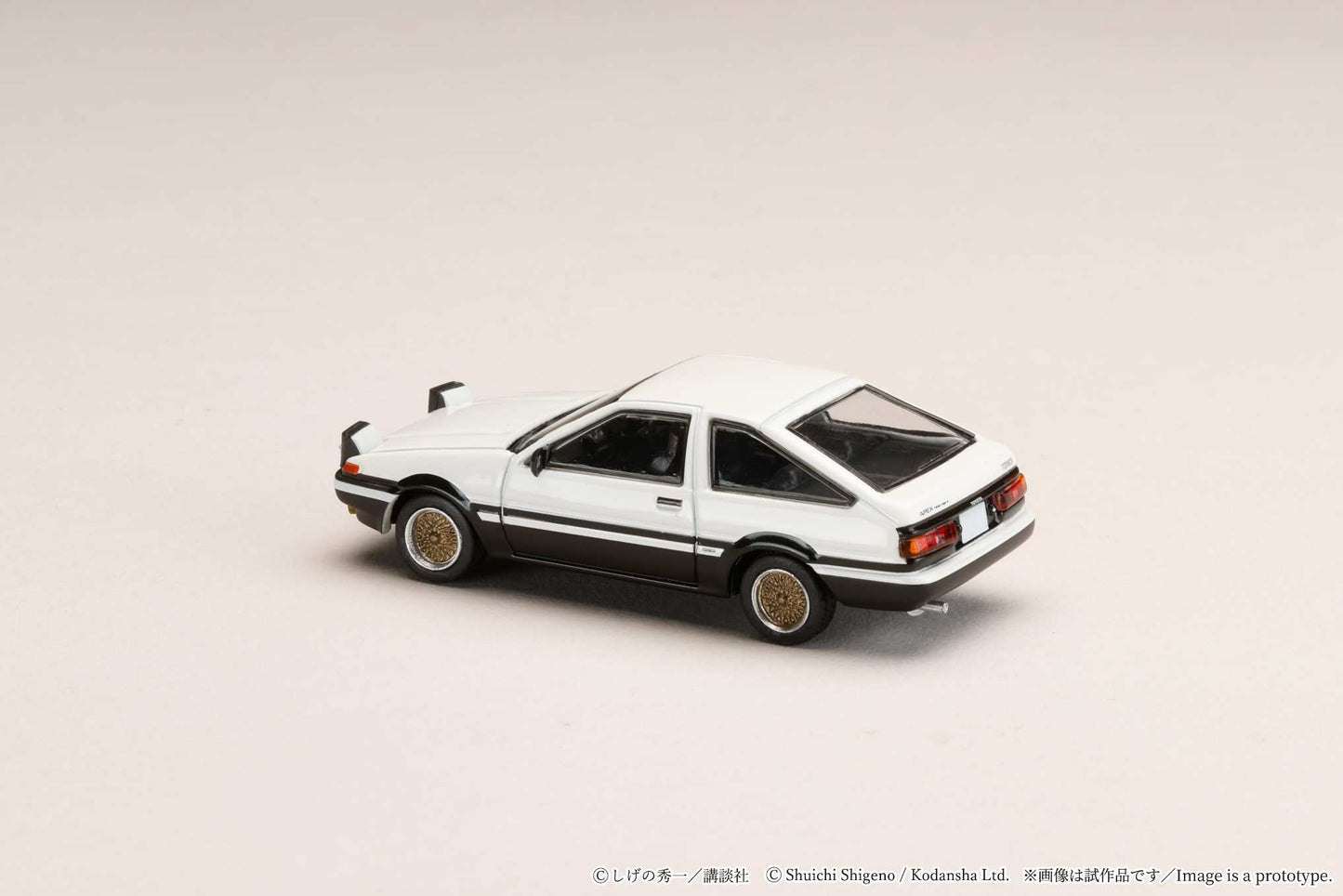 Hobby Japan 1:64 Scale Toyota Sprinter Trueno (AE86) Initial D Takumi Fujiwara & Natsuki Mogi Diorama Set