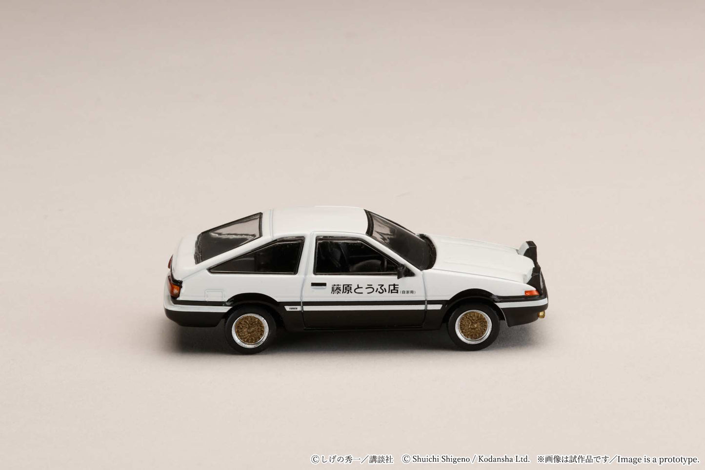 Hobby Japan 1:64 Scale Toyota Sprinter Trueno (AE86) Initial D Takumi Fujiwara & Natsuki Mogi Diorama Set